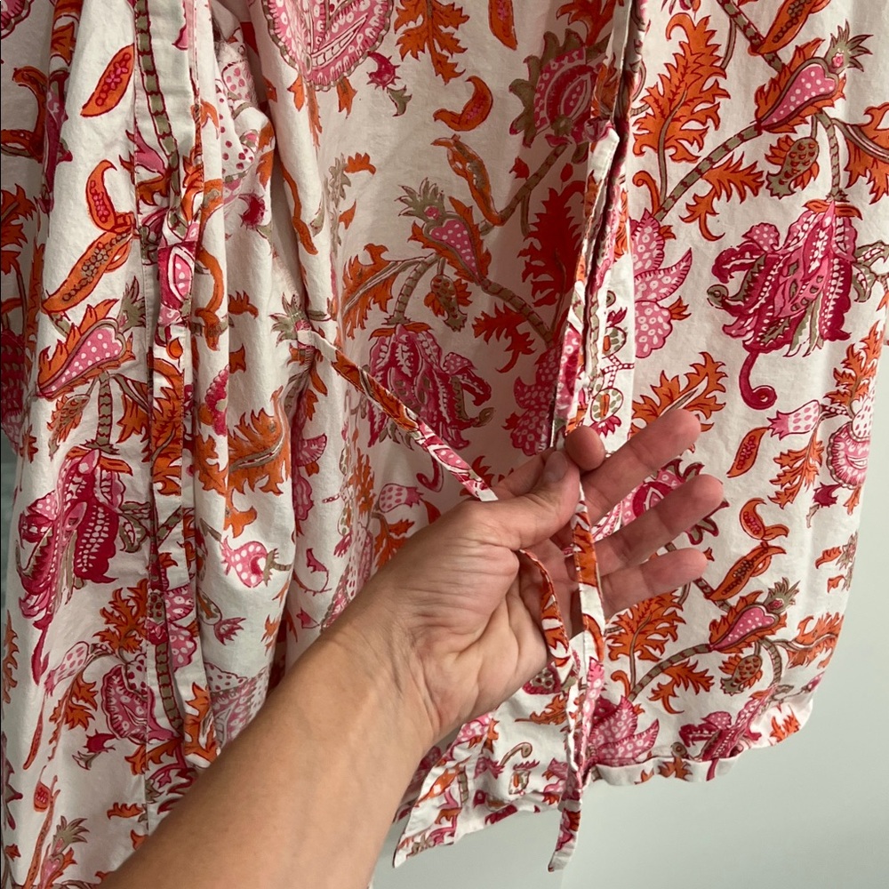 Roller Rabbit White and Orange Patterned short robe - Picture 3 of 5